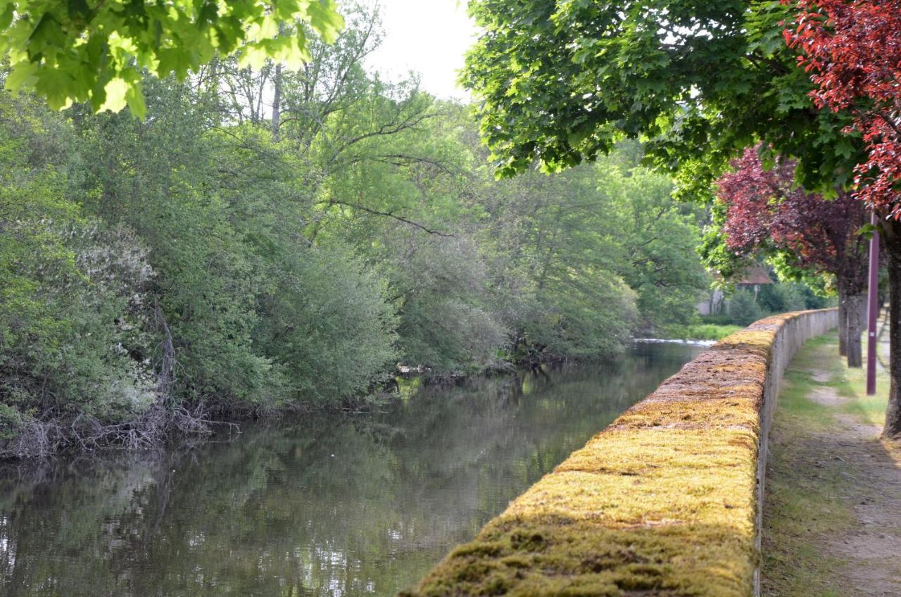 Gite Au Bord De L'Eau Jusqu'A 8 Personnes Chambon-sur-Voueize ภายนอก รูปภาพ