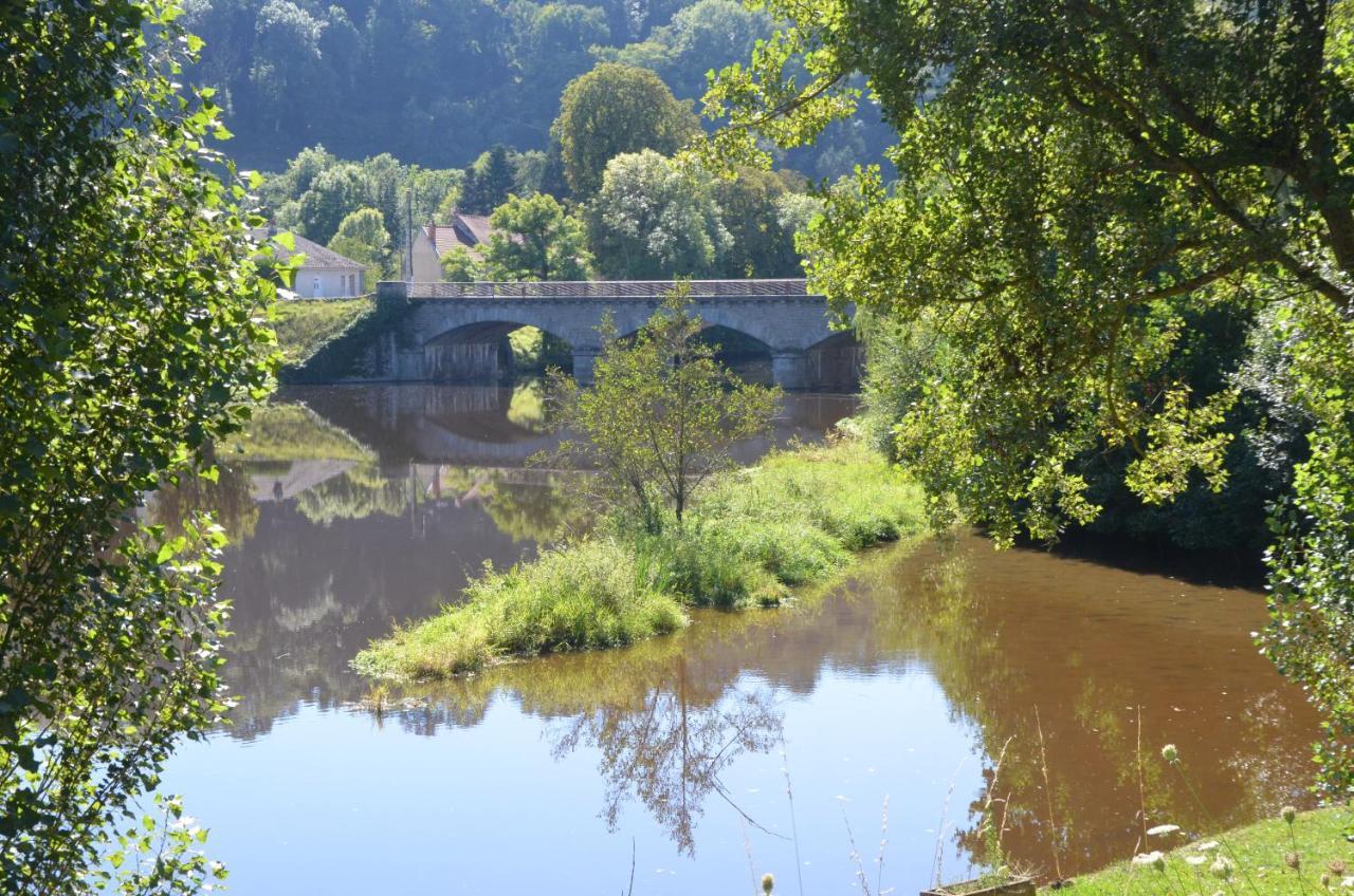 Gite Au Bord De L'Eau Jusqu'A 8 Personnes Chambon-sur-Voueize ภายนอก รูปภาพ